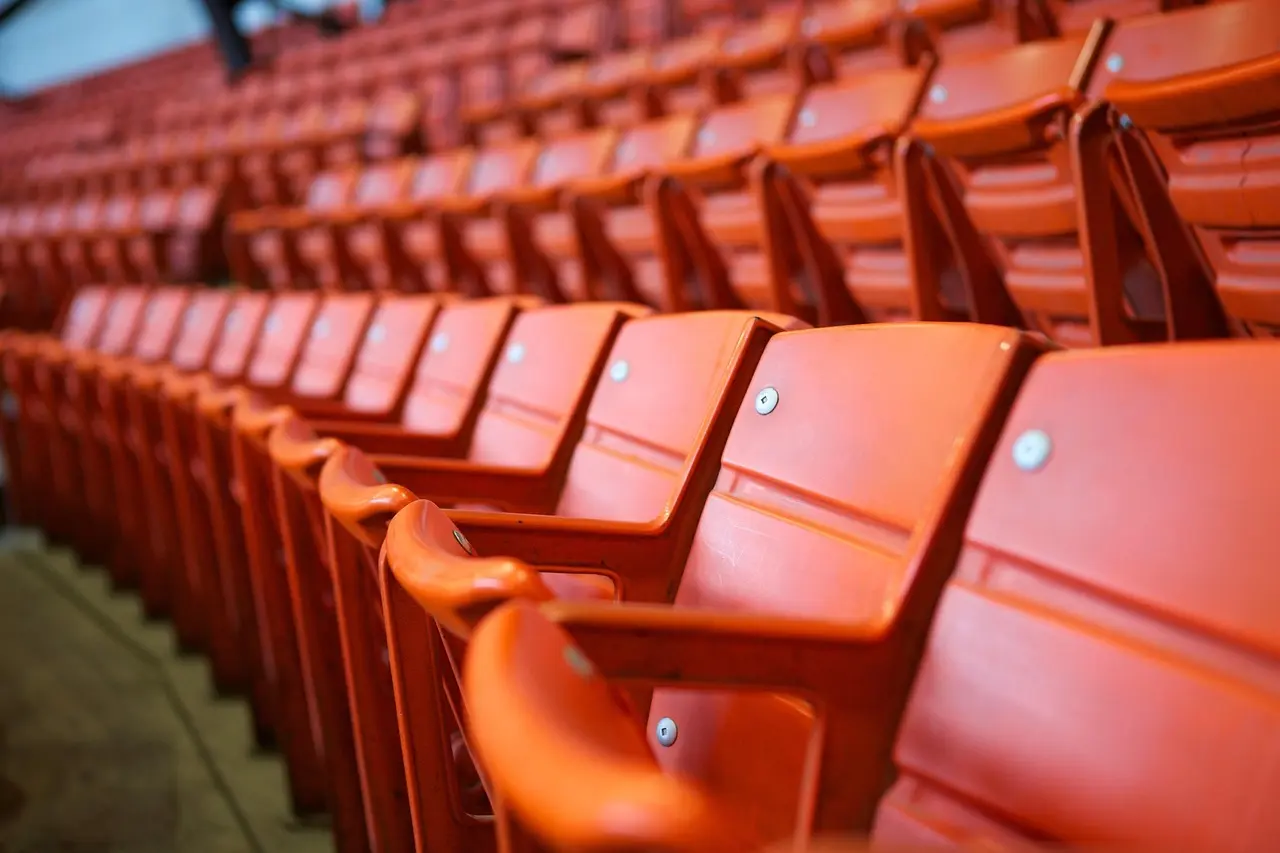 Tomme orange stadionstole
